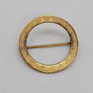 small gold tone circular textured brooch pin
